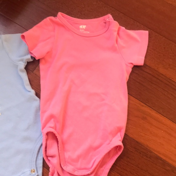 3 onesies - Picture 4 of 4